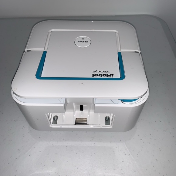 iRobot Braava Jet 240 Mopping Robot: - Picture 4 of 8